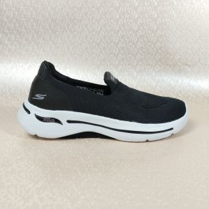 Sepatu Skechers Wanita / Skechers Arch Fit Imagined / Sepatu Slip On Wanita