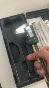 Thước cặp điện tử 150 mm Mitutoyo Nhật tại Máy NTT bảo hành dài hạn đo kích thước dễ dàng