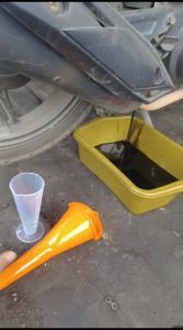 Gelas takar Ganti Oli 1000ml Corong Wadah Oli Berkualitas Praktis Alat Ganti Oli Motor