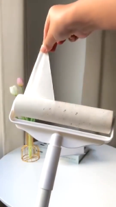 AMZBEAR🐱🐱ลูกกลิ้งเก็บขน ยืดได้ ขนาด24cm ที่กลิ้ง+10 ม้วนกาว ลูกกลิ้ง ลูกกลิ้งเก็บฝุ่น เก็บขน ทำความสะอาด เส้นผมและฝุ่น