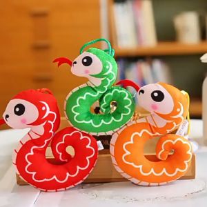 มาสคอตปีงูจีนจี้ขนาดเล็กราศีงูตุ๊กตาจำลองน่ารักจี้ตุ๊กตาเด็ก