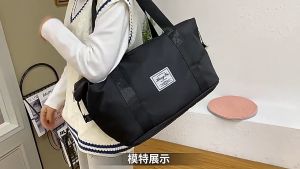 Waterproof Oxford Oxford Shoulder Duffel Bag with Expanding Capacity for Sports and Weekend Travel