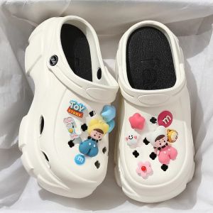 Childrens Hole Hole Shoes Girls Beach Sandals Summer Outdoor Wear New 2025 Girls Cool Slippers Cute Style EVA Material