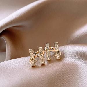 925 Silver Needle H Letter Earrings Elegant Womens Fashion Jewelry Fresh out Original Design Alloy Geometric Pattern Ear Jewelry
