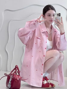 เสื้อเชิ้ตผู้หญิงแขนยาวลายทางป้องกันแสงแดด ทรงหลวม คอโปโล กระดุม ทรงพอดีตัว สำหรับใส่ไปทำงาน ฤดูร้อน 2025 ใหม่