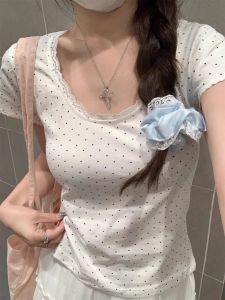 เสื้อยืดคอตตอนโมดอลแขนสั้นสีขาวลายลูกไม้สไตล์ฝรั่งเศสสำหรับผู้หญิง เสื้อแขนสั้นทรงเข้ารูป คอกลม ทรงเข้ารูป ฤดูร้อน เสื้อผ้าทำงาน