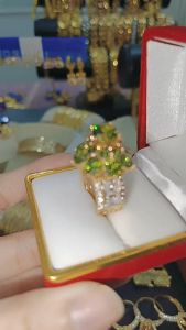 Nhẫn nữ hoàng đồng màu miền tây