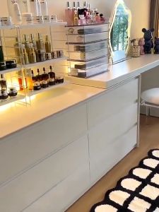 Meja Rias Minimalis & Meja Kantor: Pilihan Kayu yang Cantik