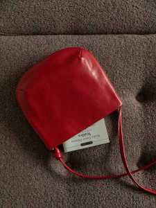 Ankela Red Autumn Wear Niche Style Lightweight Barrel Tote Minimalist All-Match Commute Small Tote Bag Shoulder Bag