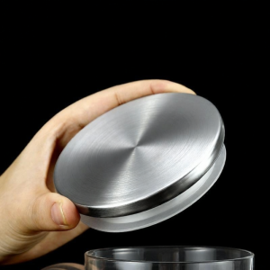 Borosilicate Glass Cold Water Pitcher With Stainless Steel Lid Filter Hole