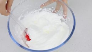 Electrolux เครื่องตีไข่ เครื่องผสมอาหาร เครื่องผสมแป้งไฟฟ้า บ้านอบครีมขนาดเล็กตีอัตโนมัติตีไข่มือถือ