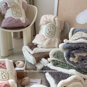 ความอบอุ่นของญี่ปุ่น สีดำ Tech ฤดูใบไม้ร่วง ฤดูหนาว ผ้าห่มปักลายสักหลาดหนา Ultra นุ่ม ผ้าห่มโซฟา Lambswool ที่เหมาะกับผิว