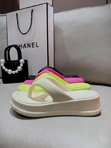 Fashionable soft-soled flip-flops for women 5cm invisible heightened beach sandals comfortable and non-slip for outdoor wear at home