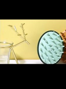 แปรงสระผมซิลิโคน สุดนิ่ม เพื่อการสระผมที่สะอาดถึงรูขุมขนู ลุดความมัน ผมไม่พันกัน พร้อมกับนวด ผ่อนคลายทุกครั้งที่สระผม