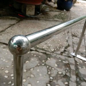 1 bộ Cây treo đồ inox ống tròn o25mm bắt tường ra 30cm nhiều kích thướt khác nhau tiện dụng .