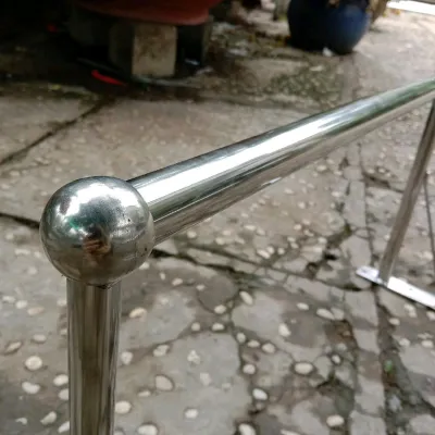 1 bộ Cây treo đồ inox ống tròn o25mm bắt tường ra 30cm nhiều kích thướt khác nhau tiện dụng .