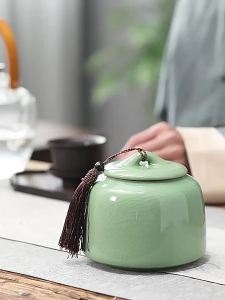 Longquan Celadon Ge Kiln Crackle Pattern Large Tea Storage Sealed Jar