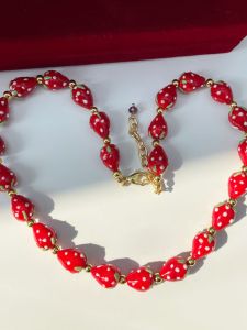 Vintage Sweet Strawberry Three-dimensional Glass Beads Red Retro High-grade Sweater Chain Necklace Accessory for Women Fresh out