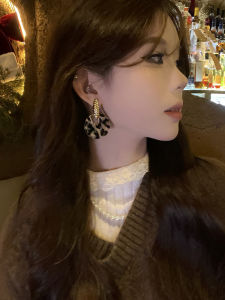 Elegant Leopard Print Hoop Earrings Fashionable Retro Style Circular Dangle Jewelry for Women Trendy Luxury Feel Statement Ear Cuffs