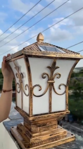 Đèn Trang Trí Trụ Cổng Năng Lượng Mặt Trời Mayor Wolf Vỏ Nhôm Đúc Cổ Điển Bảo Hành 12 Tháng Sáng Liên Tục 12-20 Giờ