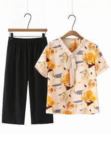 Fashionable Short Sleeve Outfit for Middle-Aged Mothers Summer New Arrival Light Weight Mothers Day Top V-Neck Two-Piece Set