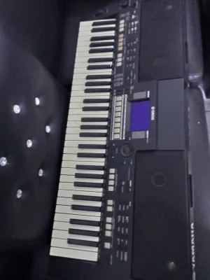 Yamaha psr s550