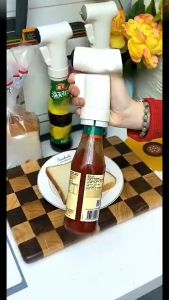 Squeezer Universal การใช้น้ำมันกดปากพระเจ้าเครื่องมือขวดน้ำมันที่ใช้ในครัวเรือนขวดปรุงรสหัวปั๊มอาหารพิเศษ