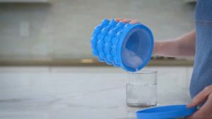 Portable silicone half round space saving Ice Chips ice bucket Cylinder ice cube maker mold with lid blue
