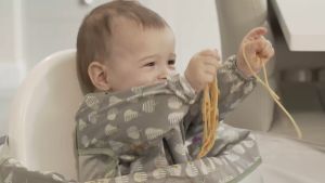 Tidytot Grey สีเทาชุดถาดและเสื้อกันเปื้อน Bib&Tray Kit