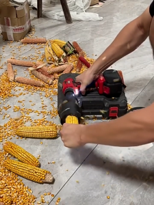 เครื่องนวดเมล็ดข้าวโพดอัตโนมัติ ใช้ในครัวเรือน สามารถนวดข้าวโพดดิบได้หลายพันกิโลกรัมทุกวัน ไม่เมื่อยมือ ประหยัดเวลา ราคาถูก จัดส่งฟรีทั่วประเทศ