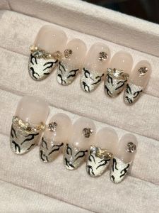 Hand-Painted French Nail Art Short Cyber-Punk Millennium Pure Gold Tiger Tiger Wearable Nails for Trendy Girls Pink Series