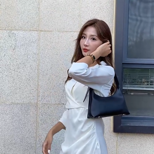 กระเป๋าใต้วงแขนผู้หญิงหนัง PU สไตล์เรโทรเรียบง่าย