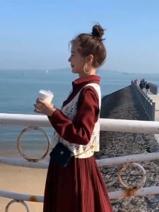 Dahong *ฟชั่นหญิงพร้อมส่ง*เสื้อกั๊กไหมพรม ลายวินเทจ ใส่สวย เนื้อผ้าดีไม่หนาไม่บางมาก 23165