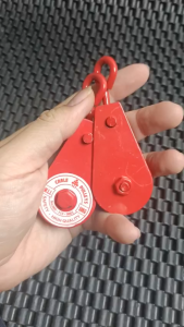 Ròng Rọc Treo (50 kg) Cố Định Mini Màu Đỏ - Dụng Cụ Hỗ Trợ Kéo Nâng Vật Tư Treo Đồ Gia Đình