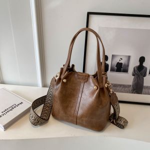 Fashionable Versatile Small Bucket Bag Womens Commuter Shoulder Bag Soft PU Leather Magnetic Buckle Closure Casual Style