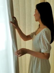 KIVEE พัดลมไอเย็น พัดลมพกพาชาร์จ พัดลมตั้งโต๊ะ3 in 1 ใส่น้ำมันหอมได้ มินิพัดลมแบบพกพาความชื้นเครื่องฟอกอากาศสเปรย์คูลเลอร์ที่มี ไฟ LED 7 สี แอร์มินิ เครื่องทำความเย็น แอร์ตั้งโต๊ะ