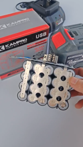 Pin 20 Cell KAMPRO Xám 21V Bảng Mạch 4 Mosfet Chống Ngắt Tải Có Cổng USB Sử Dụng Chân Pin Phổ Thông 4cm