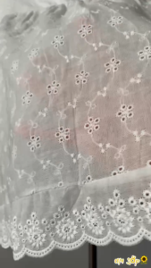 Đen - Trắng hoa nhí có lớp lót áo ống thân xoè chất boi thêu mềm nhẹ viền ren khoá kéo bo chun lưng cam kết nhận hàng như video shop tự quay KOSSI TOP