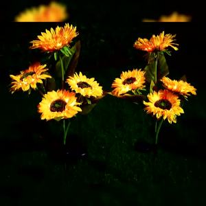 Solar Powered Outdoor Sunflower Light LED Ground Insert Lawn Lamp for Garden Lawn Courtyard Decoration Wedding Birthday
