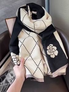 Khăn Quàng Cổ Khăn Choàng Nữ Sang Trọng Màu Đen Họa Tiết Hoa Trà Chất Liệu Len Mềm