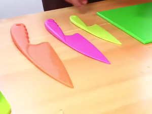 ALAT DAPUR SERBAGUNA PISAU PLASTIK/ PISAU DODOI /PISAU LONTONG/ PISAU SET PLASTIK KUE/ POTONG SAYUR