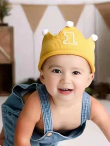 Full Month Baby Accessories: Celebrate Your Little One with Woolen Crown Photography Props