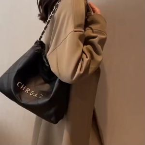 กระเป๋าสะพายข้างผู้หญิง 4 สี จุของ CHREAS ติดตัวอักษร รูปลักษณ์สำหรับกระเป๋าทรง Chanal สายโซ่สลับหนัง สินค้าพร้อมส่ง