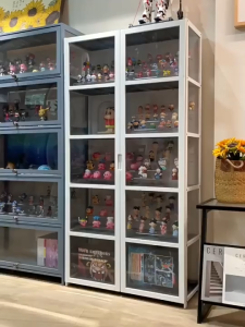 GENGYAN ตู้โชว ตู้โมเดลสีขาว ทำโดยไม้ไผ่ธรรมชาติ ทนทาน ของสะสม กันฝุ่นกันความชื้น พร้อมส่งจากไทย