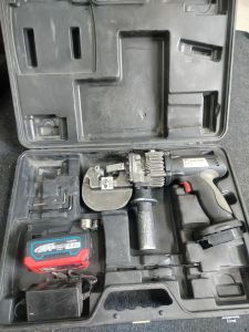 Máy đột lỗ thủy lực dùng Pin IKURA IS MP15L ( Đã qua sử dụng )