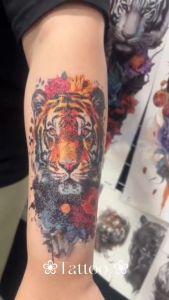 แทททูรอยสักแขน รุ่นใหม่ล่าสุด สวย กันน้ำ เสือ จิ้งจอก ดอกไม้ ชายและหญิง ติดอกหลัง หน้าอก ขา ซื้อ5แถม1 รอยสักชั่วคราว tattoo