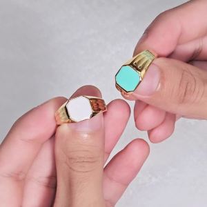 Gemondo แหวนผู้ชายเงินแท้ 925 ชุบทอง 18K ประดับเทอร์ควอยซ์ (Turquoise) ทรงแปดเหลี่ยมหน้าเรียบ : แหวนพลอยผู้ชาย