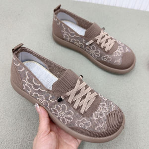 รองเท้าผ้าปักสไตล์ปักกิ่งโบราณสำหรับผู้หญิง รองเท้าลำลองแบบสวม รองเท้าหนังนิ่ม กันลื่น น้ำหนักเบา ใส่สบาย รองเท้าหนังแบบสวม