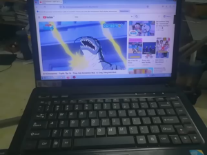 Laptop LENOVO i3 ram 8gb ssd 120gb xài tốt (used)