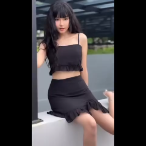 Nira in Black ชุดเซทเสื้อครอป กระโปรงสั้นมินิน่ารัก เรียบง่าย สไตล์มินิมอล ใส่ออกเดท ออกงาน ได้ทุกโอกาส